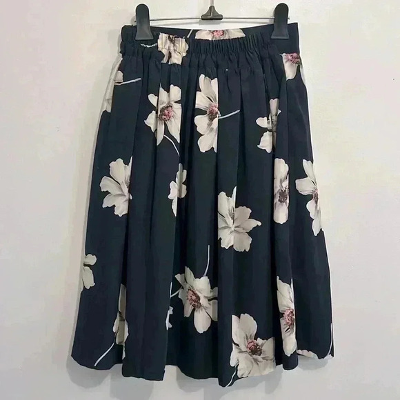 BNWOT Korean Style Cute Flower Printed Knee-Length Chiffon Skirt size Xs/S - Picture 3 of 5
